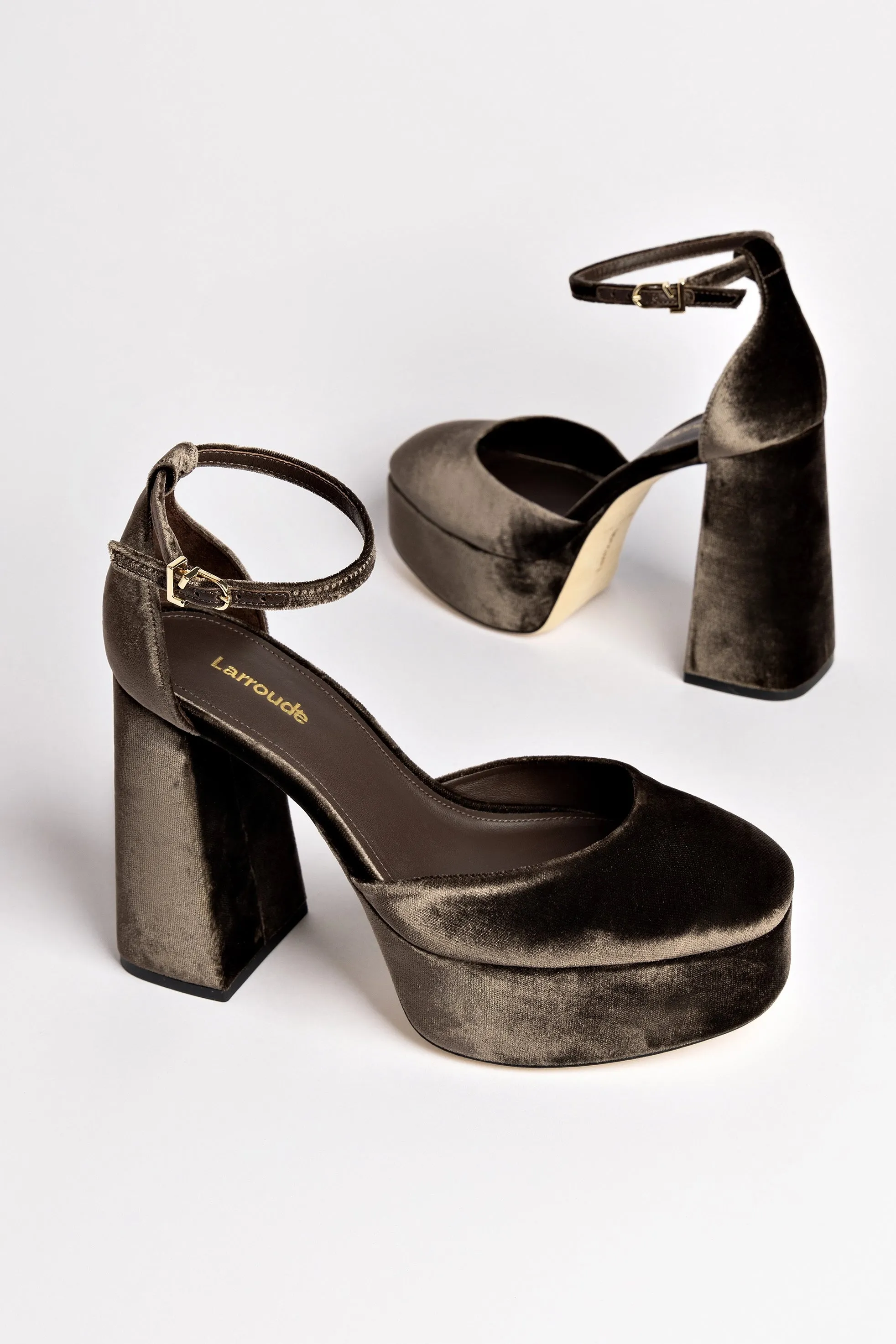 Ari Pump In Expresso Velvet