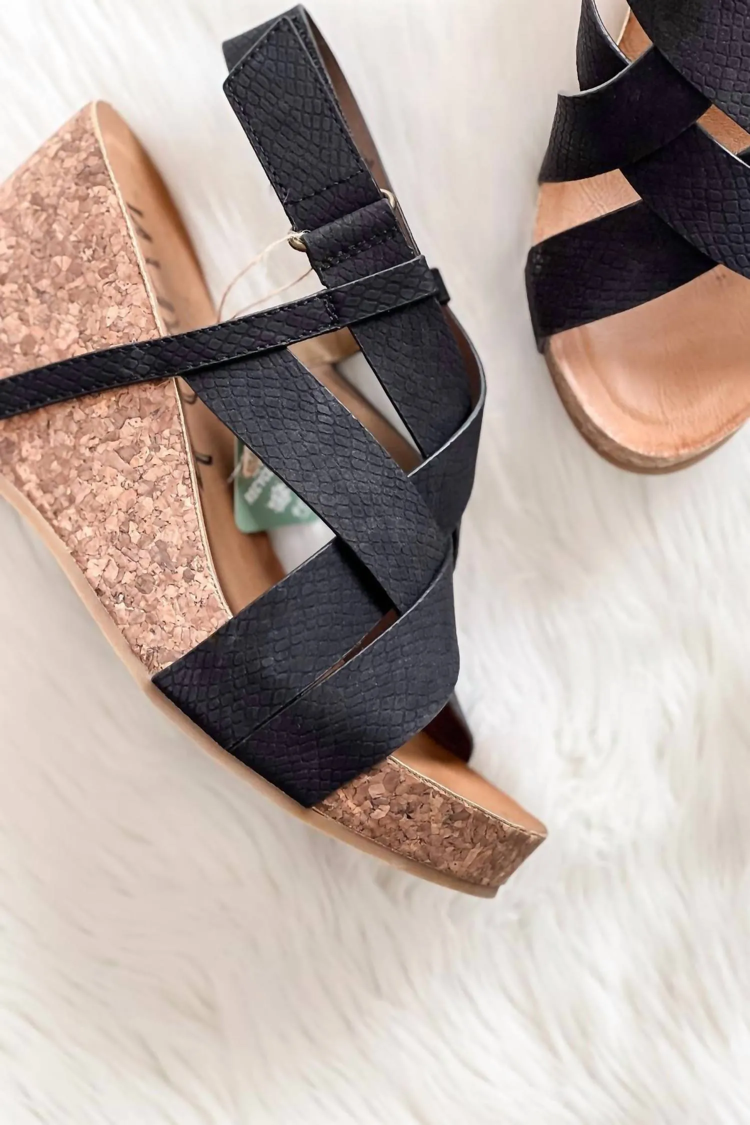 Hotsun Wedge Sandals In Black