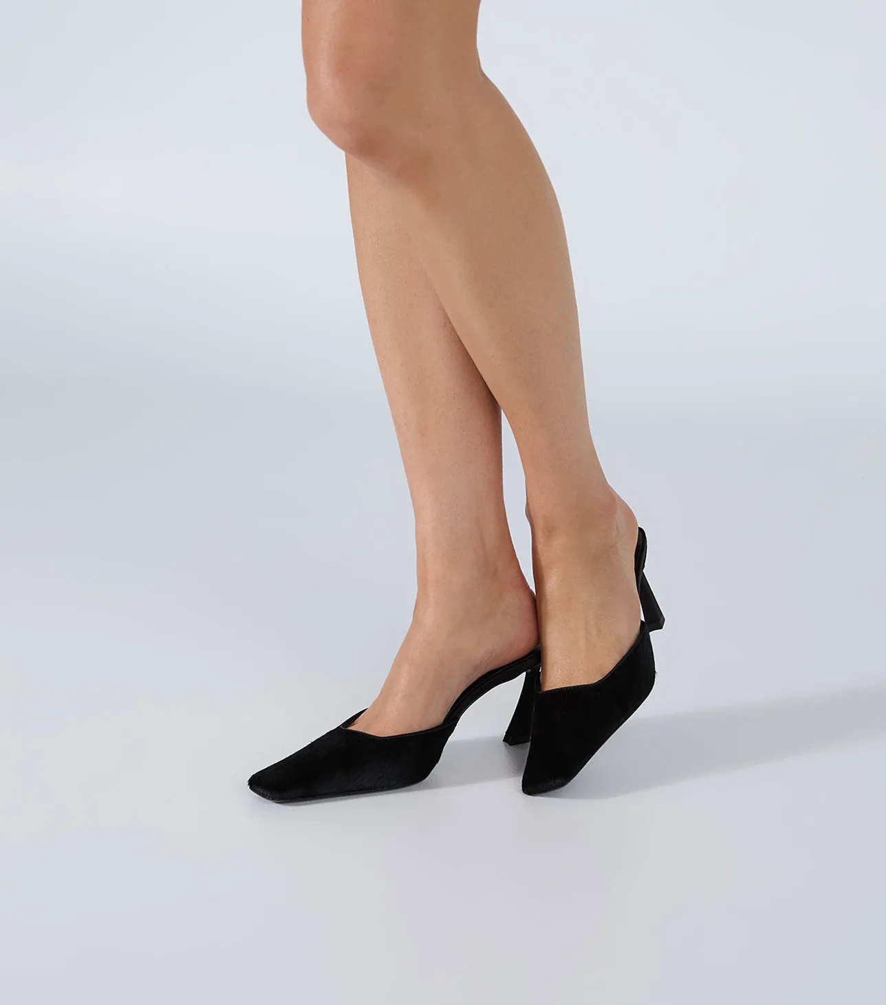 Jasmin Black Pony