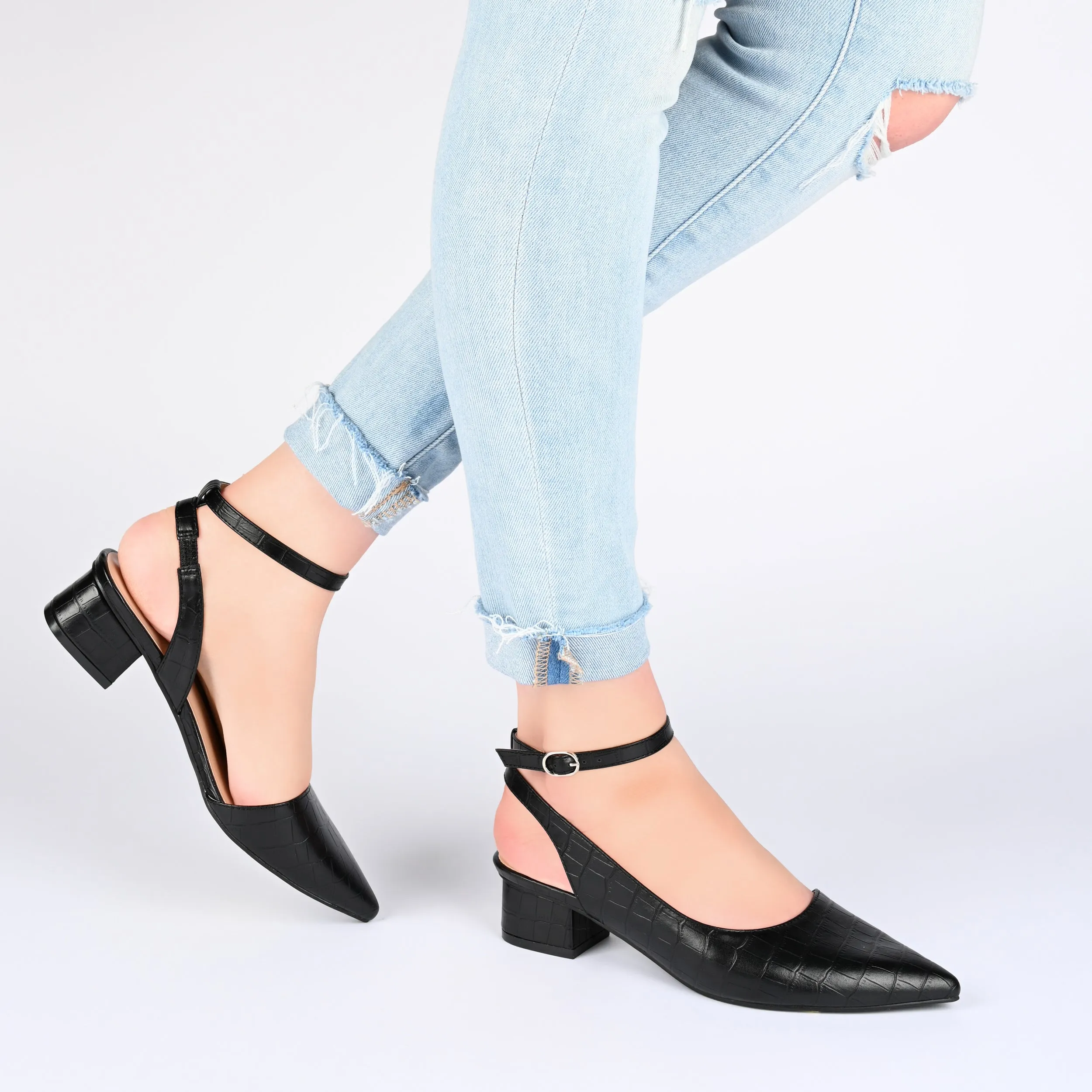 Journee Collection Women's Keefa Wide Width Pump