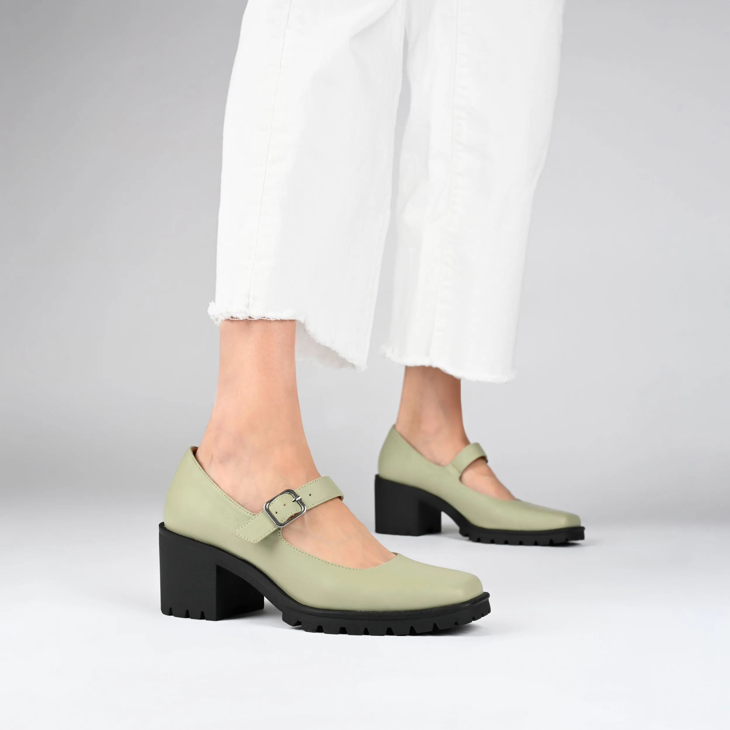Journee Collection Women's Tru Comfort Foam Gladys Pumps