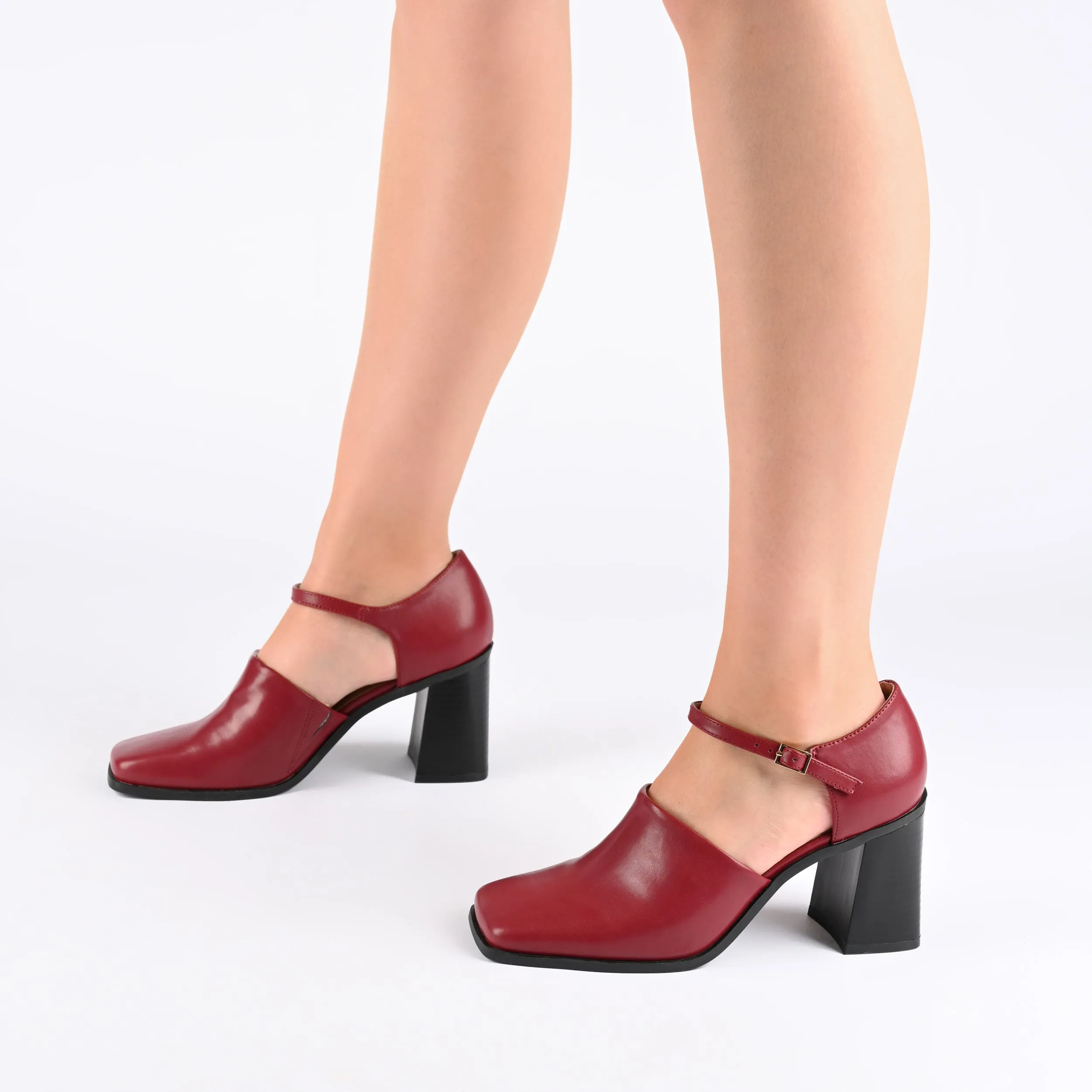 Journee Collection Women's Tru Comfort Foam Wide Width Bobby Pumps