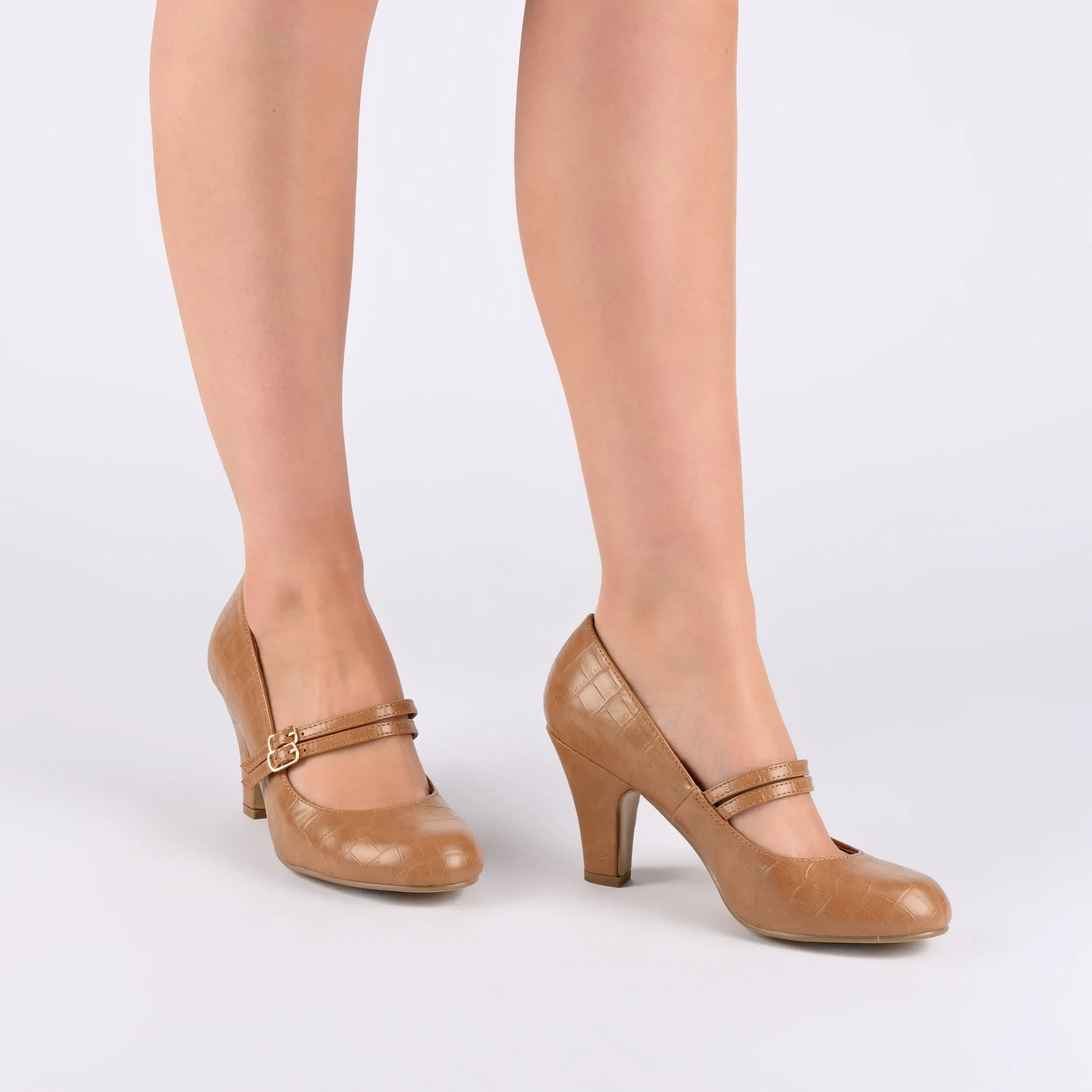 Journee Women's Wide Width Windy Pumps