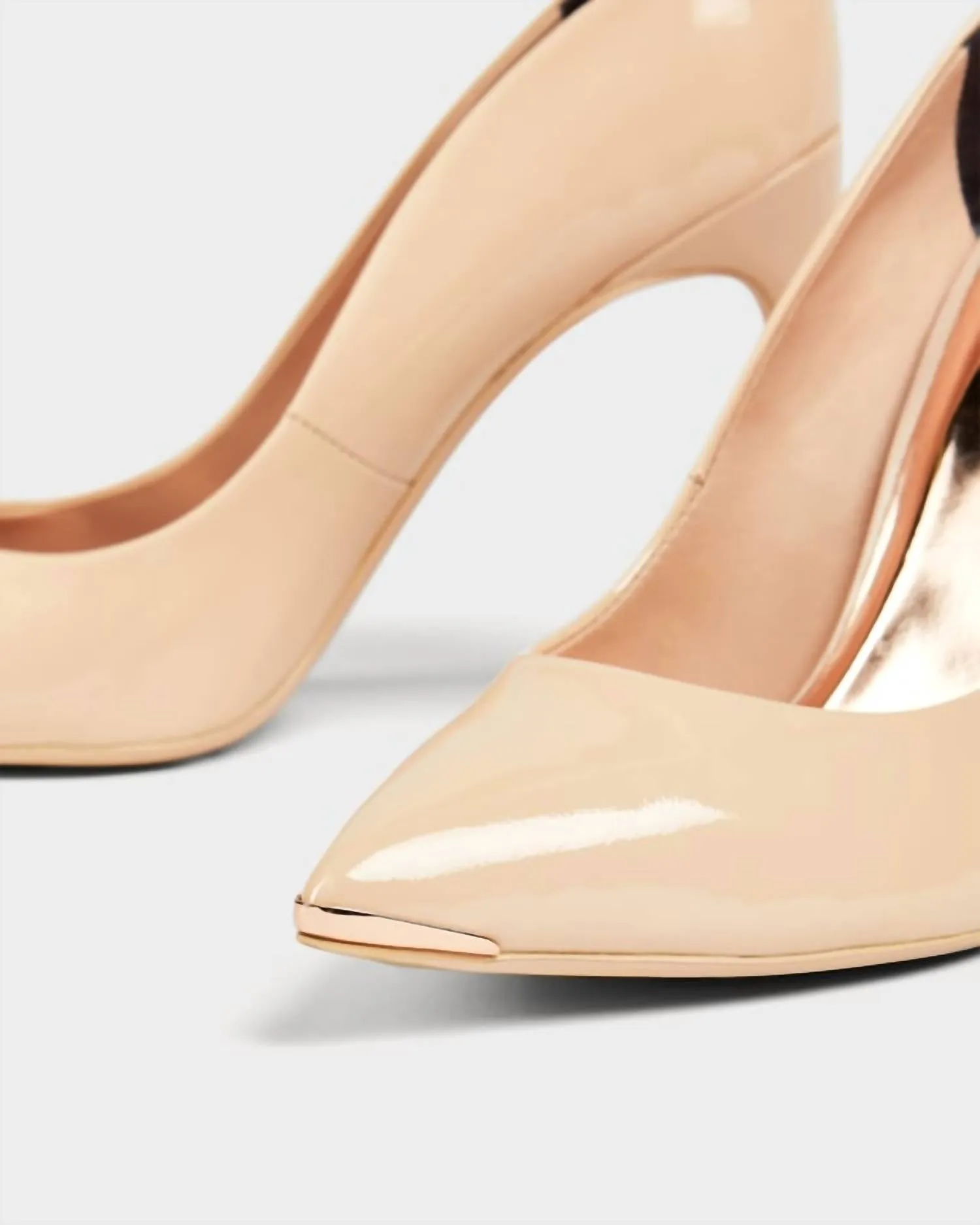 Kaawin Court Shoe In Nude