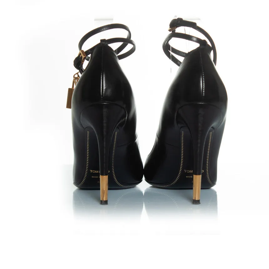 Padlock leather pumps in black