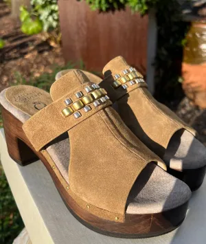 Rolexa Heel In Biscuit Suede