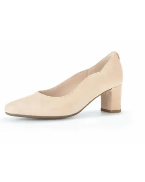 Suede Scallop Pump In Cream