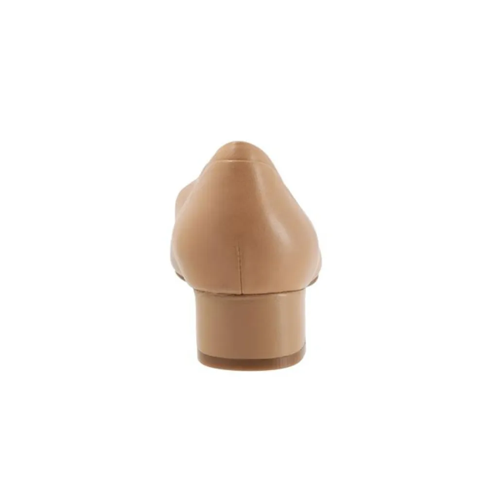 Trotters Daisy Beige/Black Leather Pump (Women's)