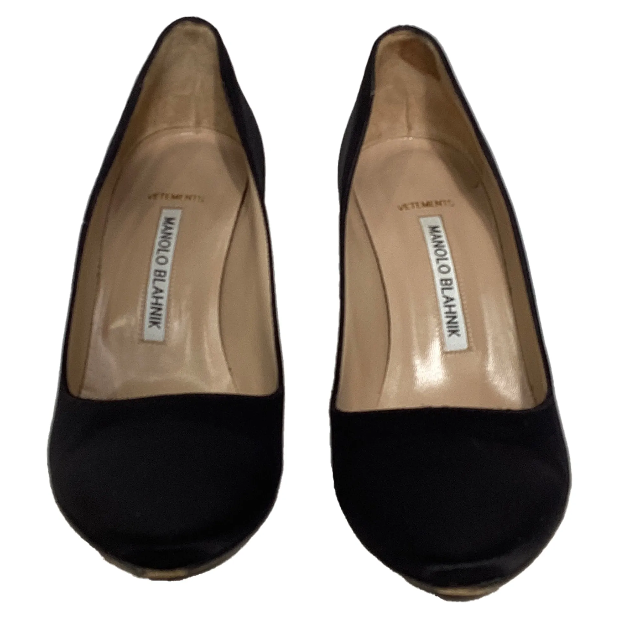 Vetements x Manolo Blahnik Signed Pointed Pumps in Black Satin