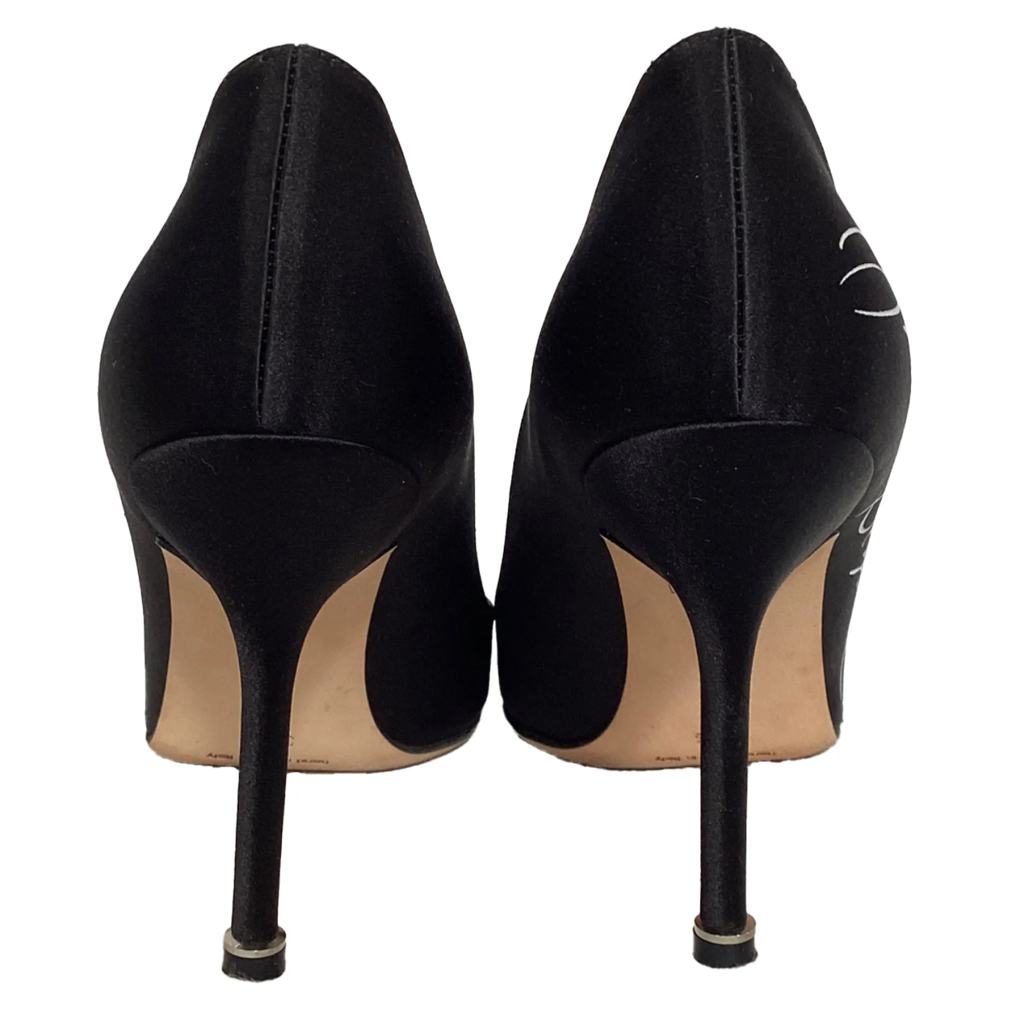 Vetements x Manolo Blahnik Signed Pointed Pumps in Black Satin