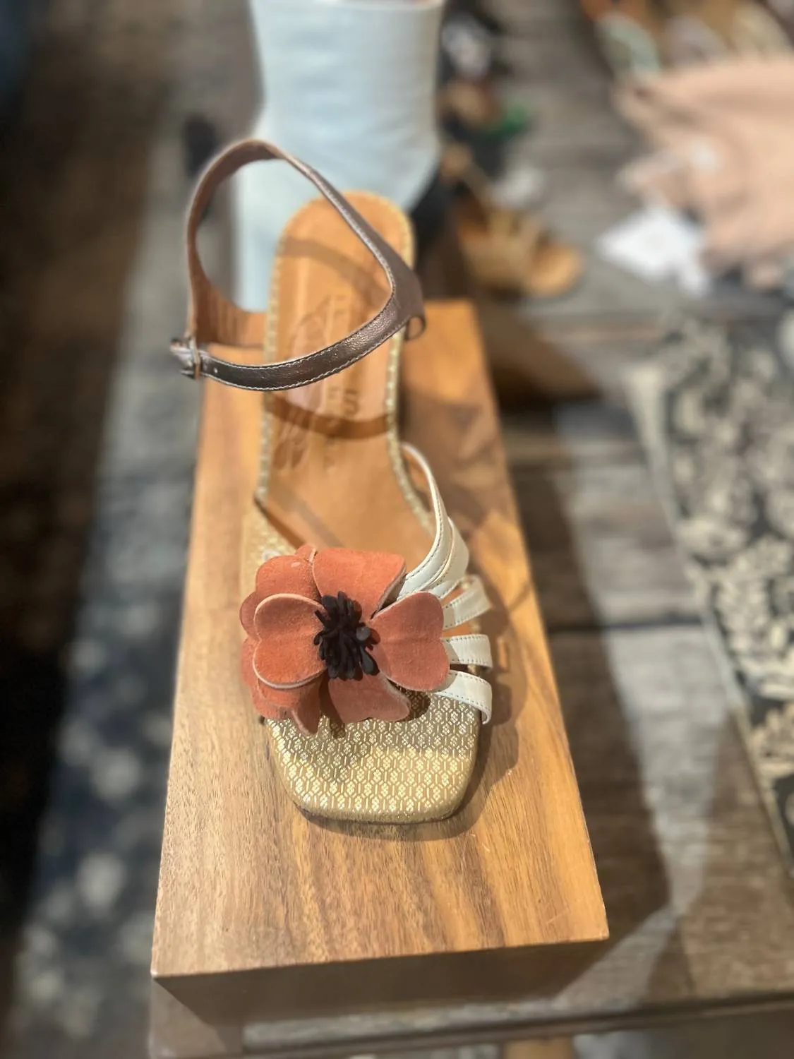 Women Piruca Shoes In Beige