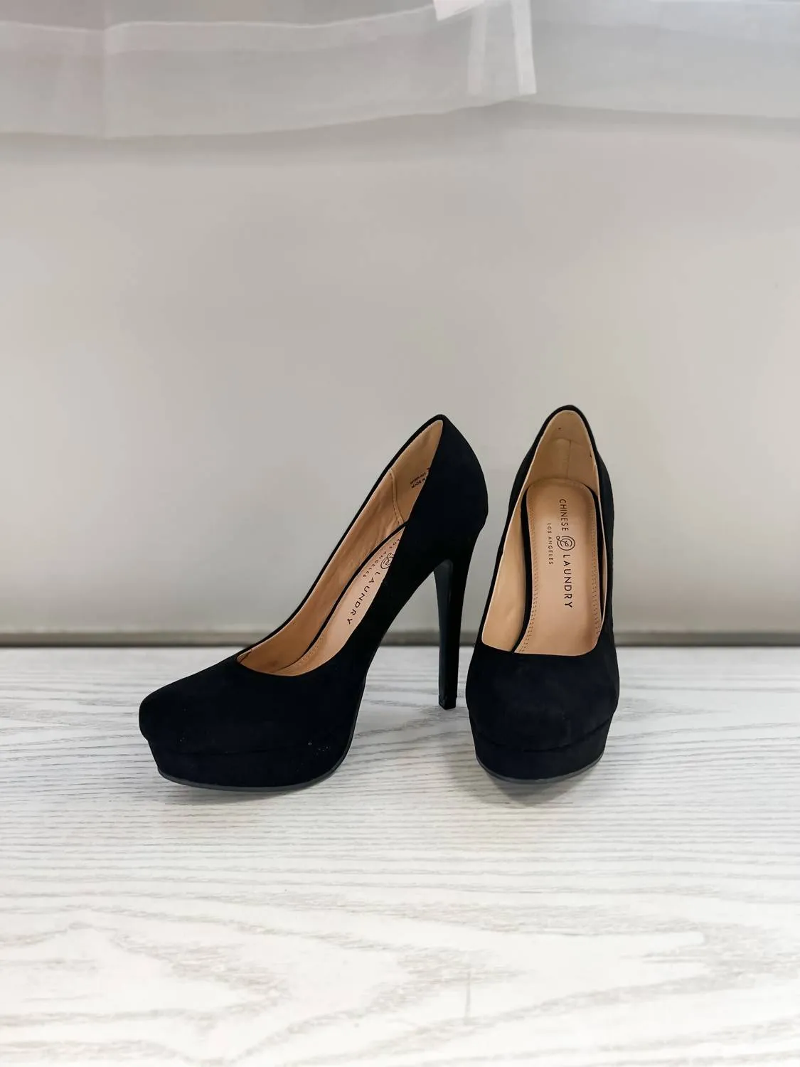Women's Wow Micro Suede Pumps In Black